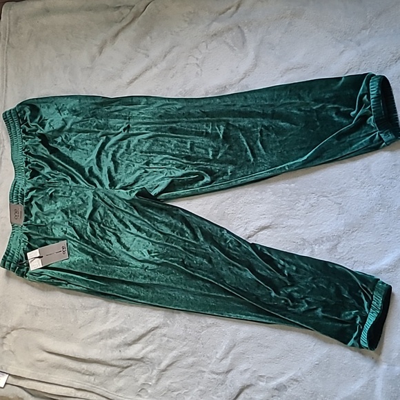 2/20$ New women green velvet jogger chic pants one by chapter one - Picture 2 of 5